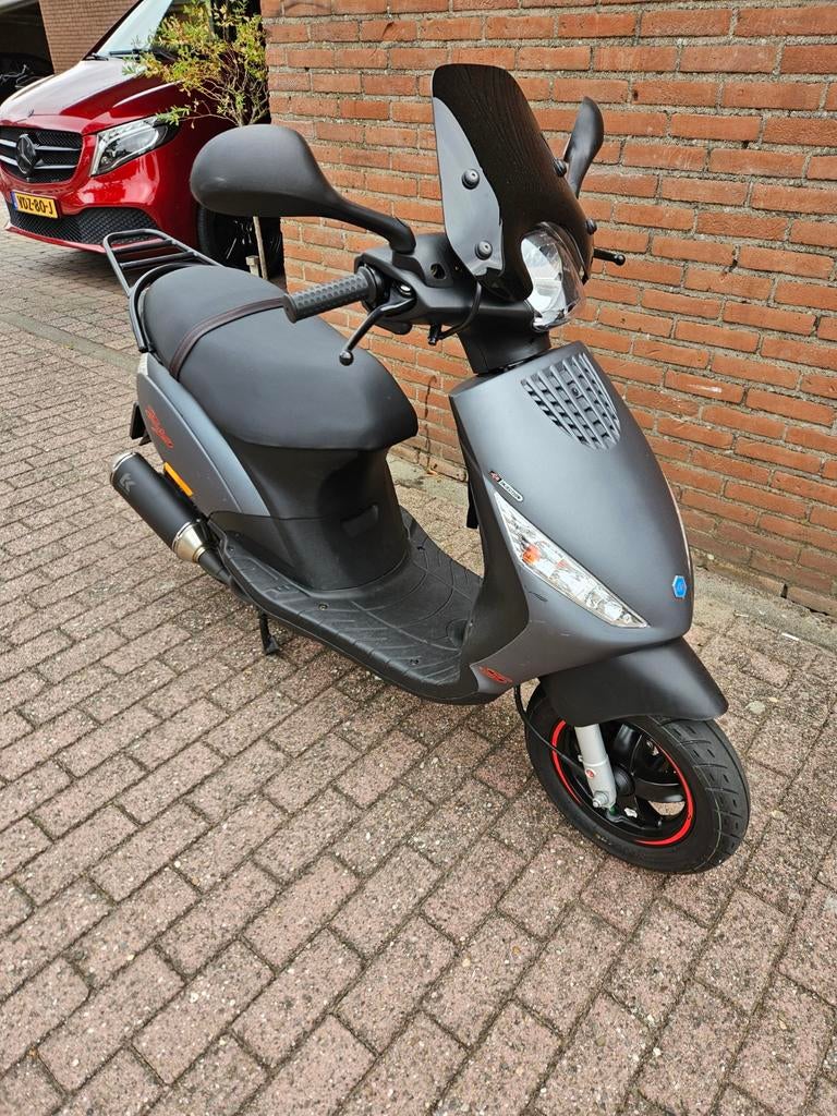 Piaggio zip 4 takt, Fietsen en Brommers, Scooters | Piaggio, Ophalen, Zo goed als nieuw, Benzine, Overige modellen