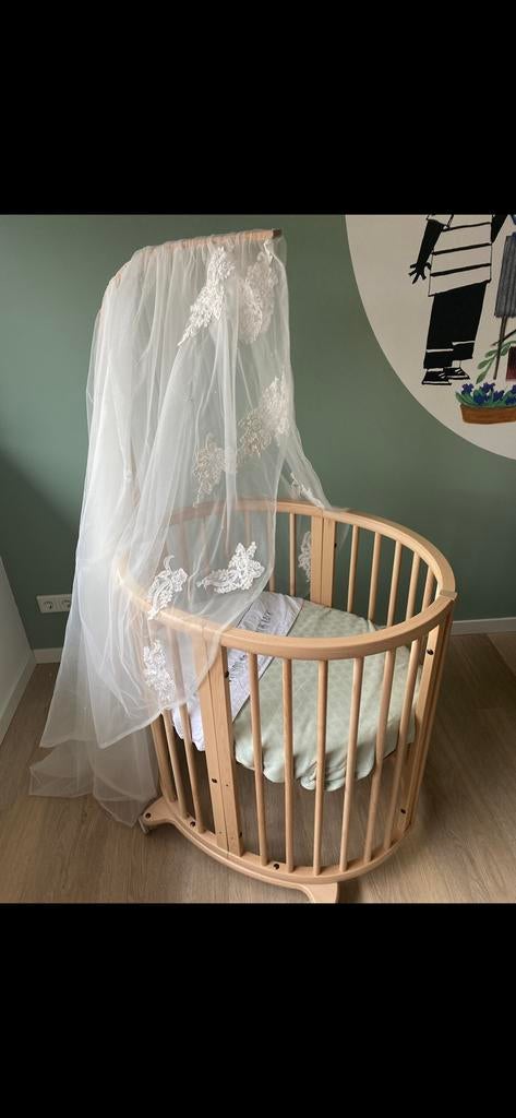 Stokke Sleepi V2 mini & ledikant, Ophalen, Zo goed als nieuw, Ledikant