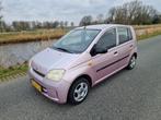Daihatsu Cuore 1.0 i 12v 5 Deurs Roze Nwe APK Weinig KMtrs!, Euro 5, Stof, 600 kg, Cuore