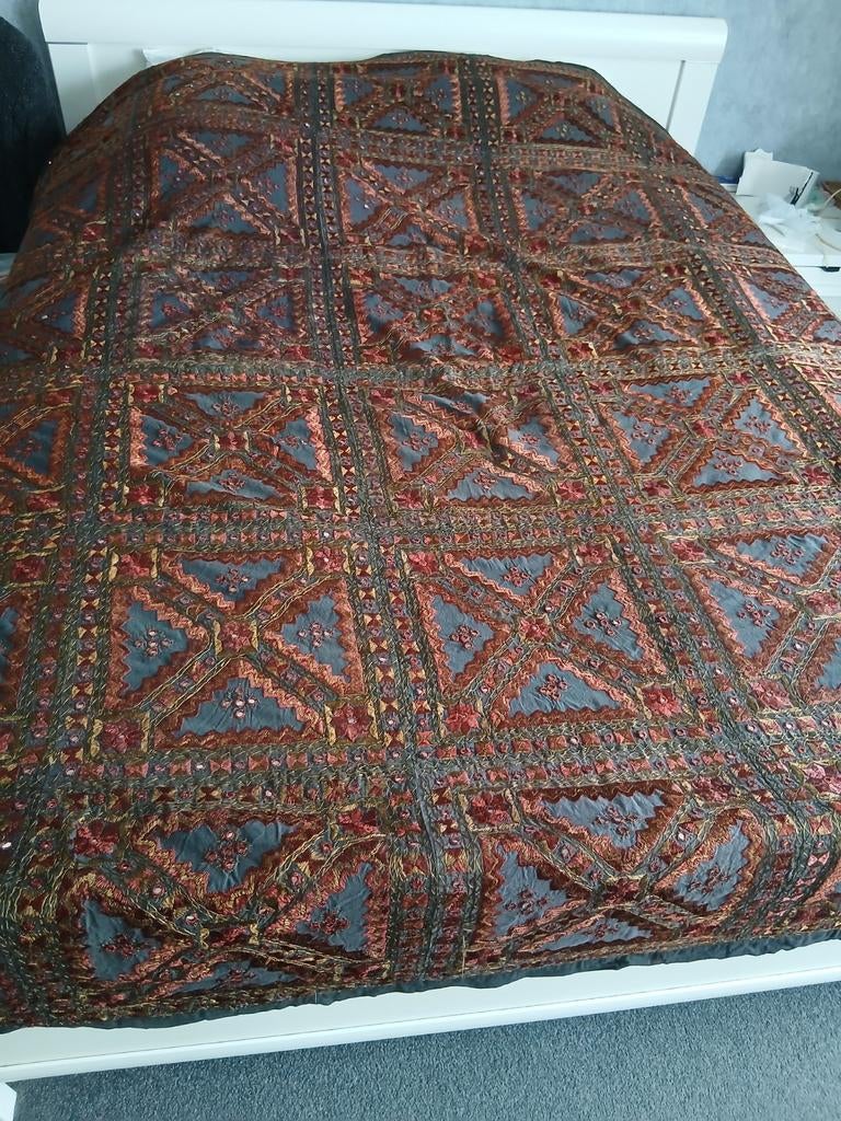 Stoffen geborduurde bedsprei grand foulard wandkleed India., Antiek en Kunst, Ophalen of Verzenden