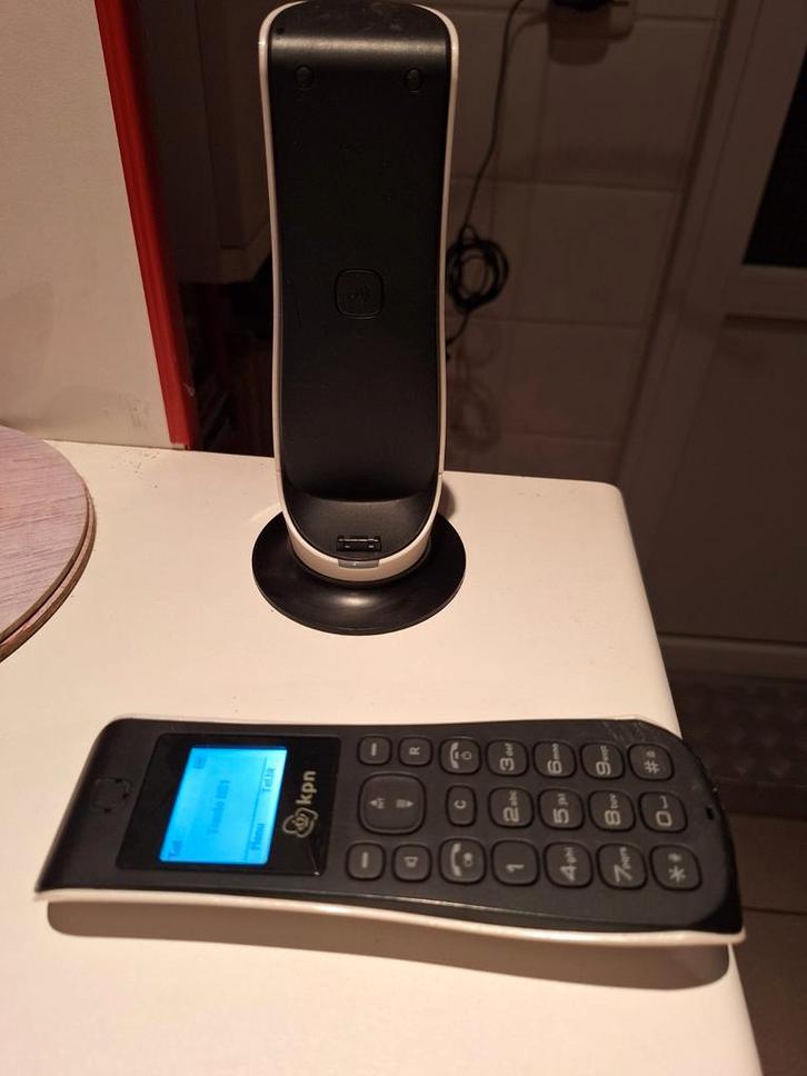 KPN Vaste Telefoon Tulp Model met Oplaadstation, Telecommunicatie, Vaste telefoons | Handsets en Draadloos, Gebruikt, 1 handset
