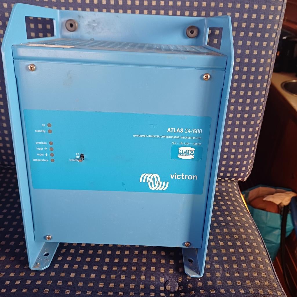 Victron Atlas 24/600 Omvormer - 24V naar 220V/600W, Ophalen, Gebruikt, Elektra en Verlichting, Zeilboot of Motorboot