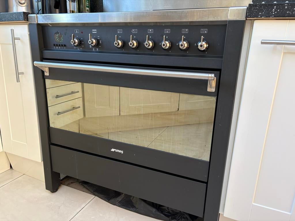 Smeg gasfornuis 90 cm met teppanyaki plaat, Witgoed en Apparatuur, Fornuizen, Ophalen, Gebruikt, 60 cm of meer, Gas