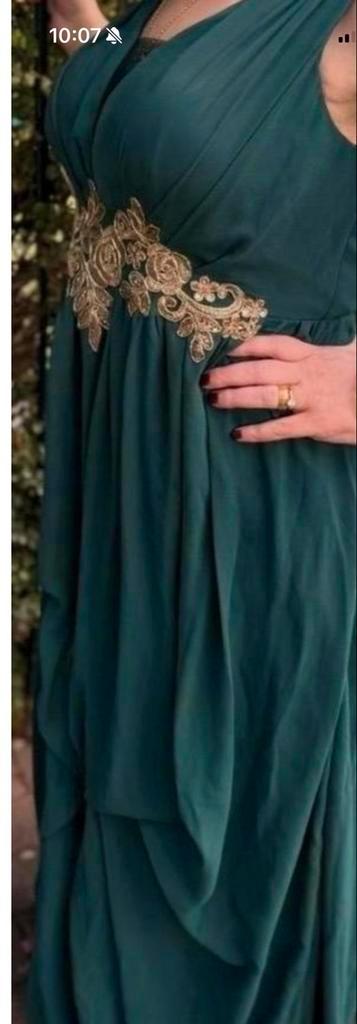 Elegante smaragdgroene avondjurk Maat M, Kleding | Dames, Jurken, Zo goed als nieuw, Maat 38/40 (M), Groen, Onder de knie, Ophalen of Verzenden