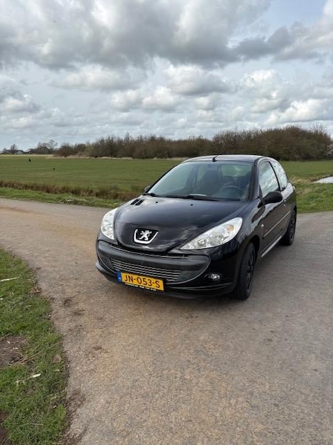 Te koop zwarte Peugeot 206+ met 163378 km op de teller, Voorwielaandrijving, 206+, 4 cilinders, Zwart