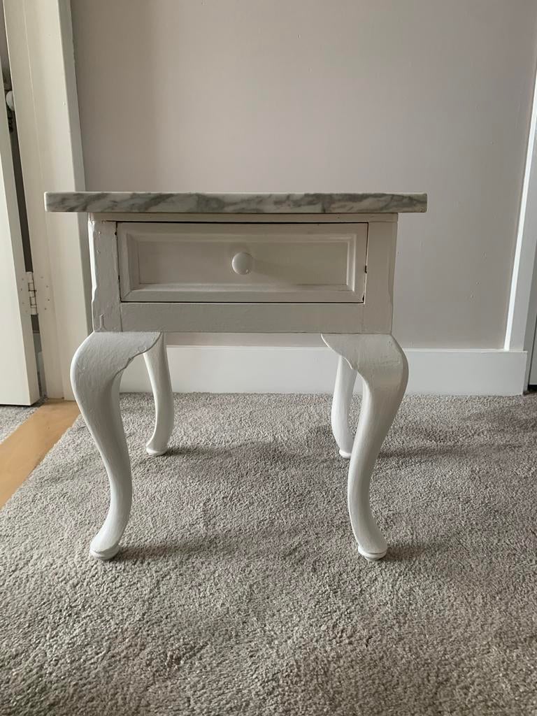 Nachtkastje met marmeren blad, Huis en Inrichting, Slaapkamer | Nachtkastjes, Ophalen, Overige materialen, Gebruikt, Minder dan 45 cm