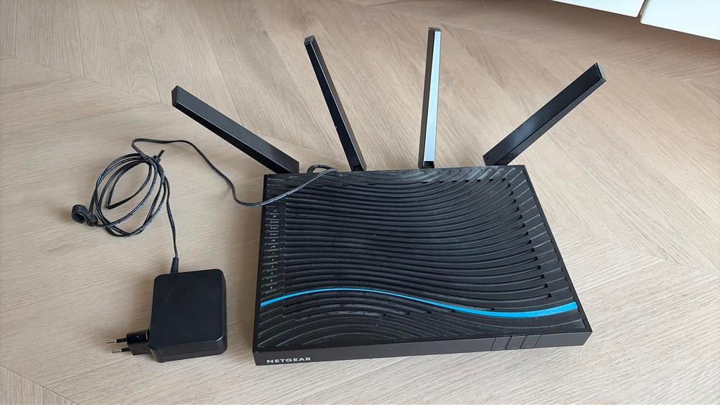 Netgear Nighthawk X8 router met WiFi, Computers en Software, Routers en Modems, Ophalen, Gebruikt, Router