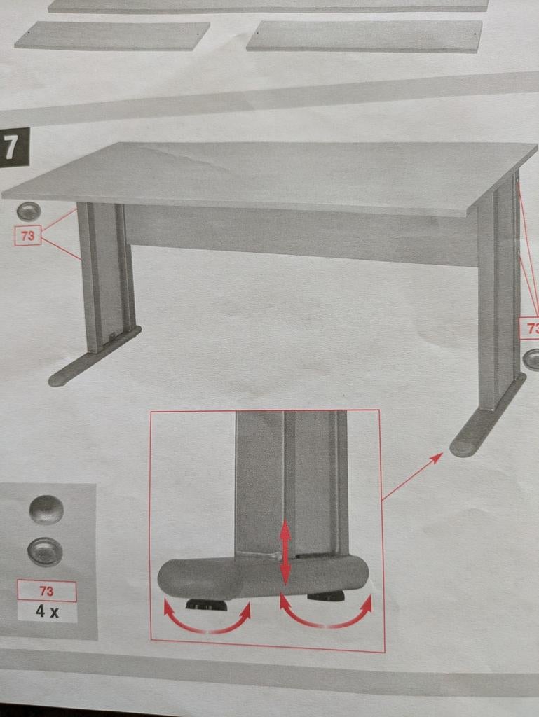 Aan geboden een bureau. Nog zelf in elkaar te zetten., Huis en Inrichting, Bureaus, Ophalen