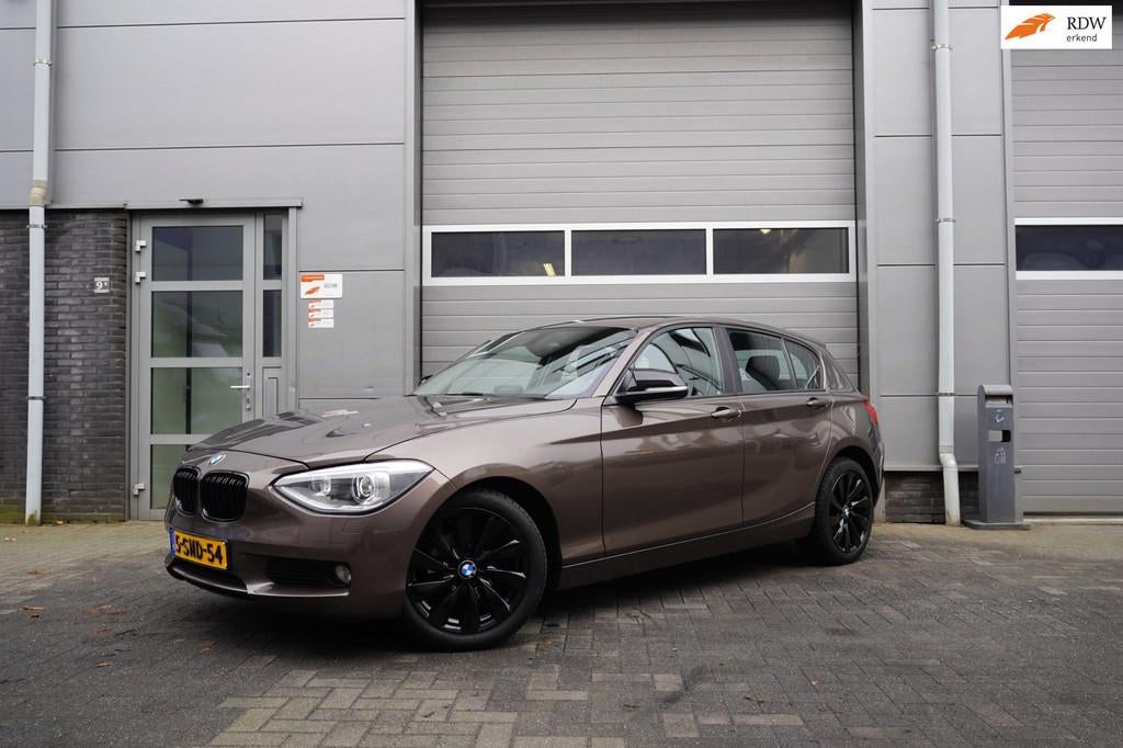 BMW 1-serie 116i High Executive, Gebruikt, 4 cilinders, Bruin, Navigatiesysteem