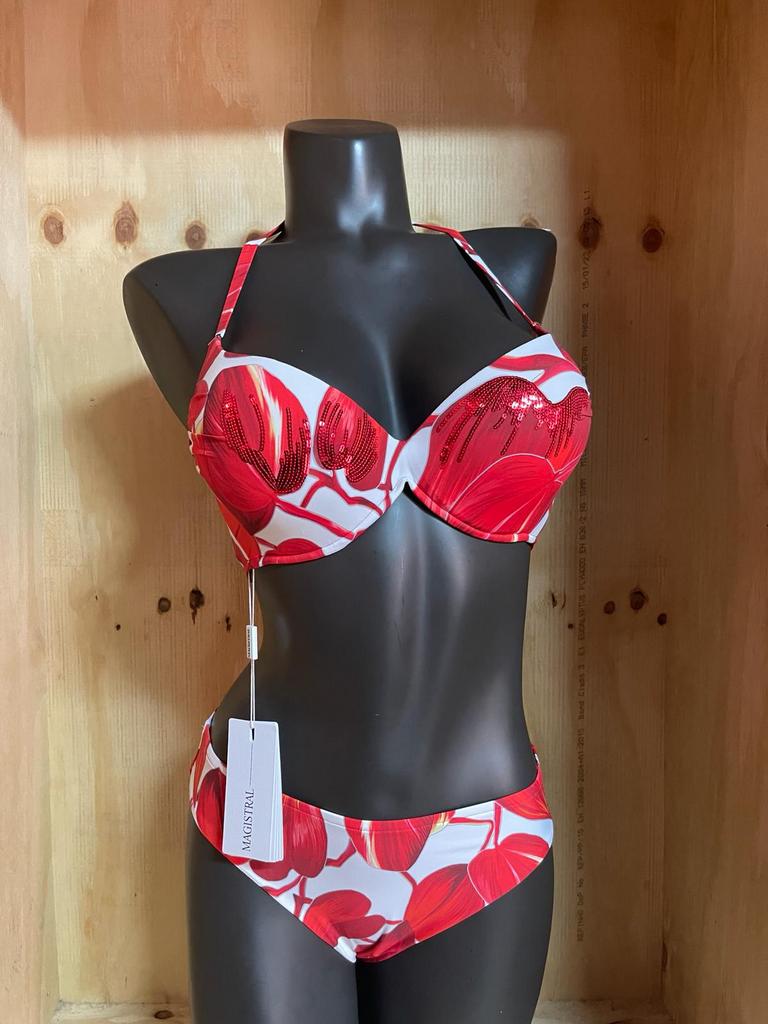 Magistral halter bikini maat 40c, Kleding | Dames, Badmode en Zwemkleding, Zo goed als nieuw, Bikini, Rood, Verzenden
