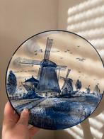 Delfts Blauw Handgeschilderd Bord met Molenlandschap, Ophalen of Verzenden