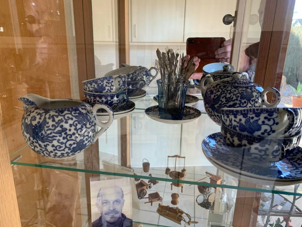 Theeservies: is Arita met vliegende Phoenix, Antiek en Kunst, Ophalen