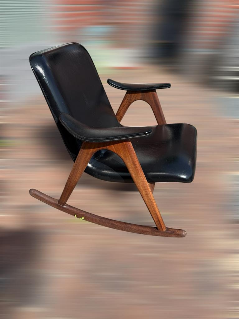 Sixties rocking chair, Ophalen, Bruin, Gijpsvintage, Info@gijpsvintage.nl