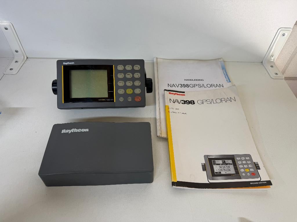 Raytheon Raymarine NAV398 GPS Loran, Watersport en Boten, Navigatiemiddelen en Scheepselektronica, Ophalen of Verzenden, Gebruikt