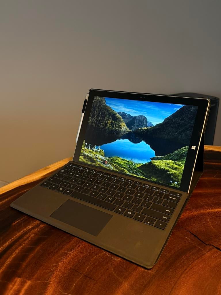 Windows Surface laptop inclusief pen en spigen hoes, Ophalen of Verzenden, Zo goed als nieuw, 13 inch, 2 tot 3 Ghz