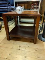 Houten bijzettafel met opbergplank, Modern, Klassiek, Vierkant, 55 tot 75 cm, Zo goed als nieuw