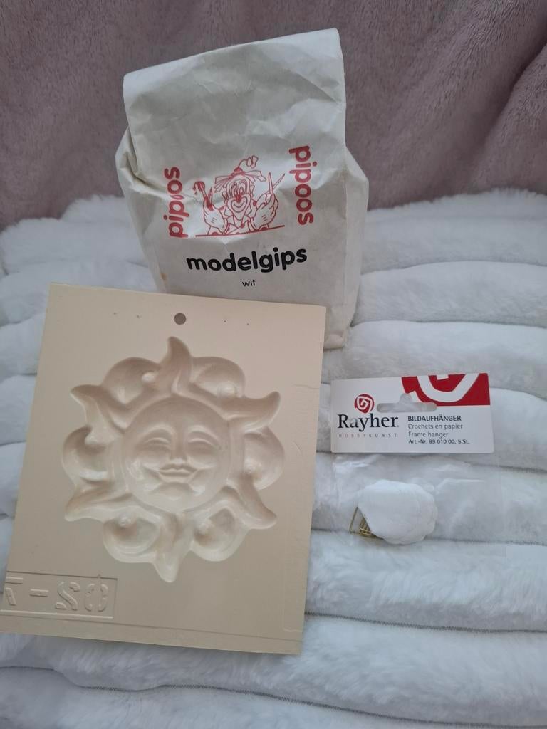 Gips, mal en ophanghaakjes voor knutselprojecten, Overige thema's, Nieuw, Ophalen of Verzenden, Overige materialen