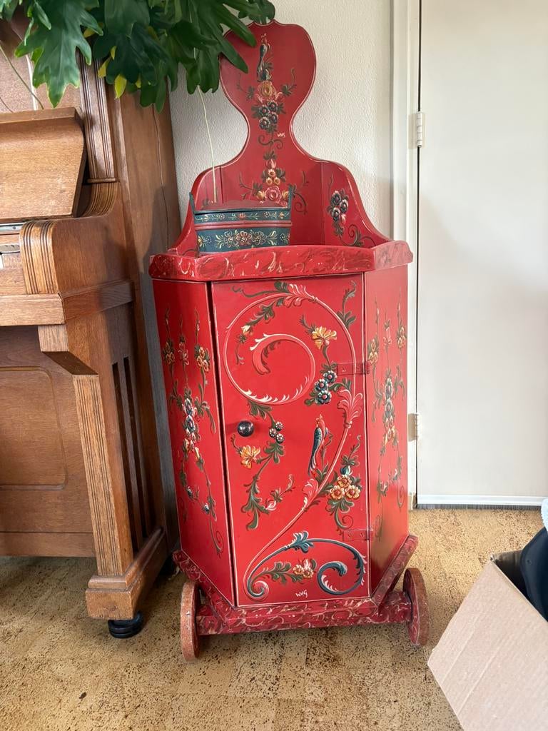 Rode friese kinderstoel,  Hindeloopen schildering, Ophalen