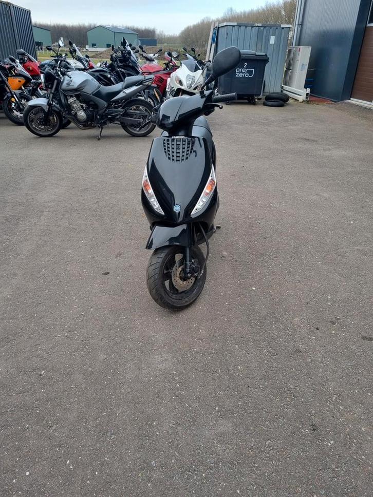 Zip 80cc, Fietsen en Brommers, Scooters | Piaggio, Zo goed als nieuw, Zip, Benzine, Ophalen