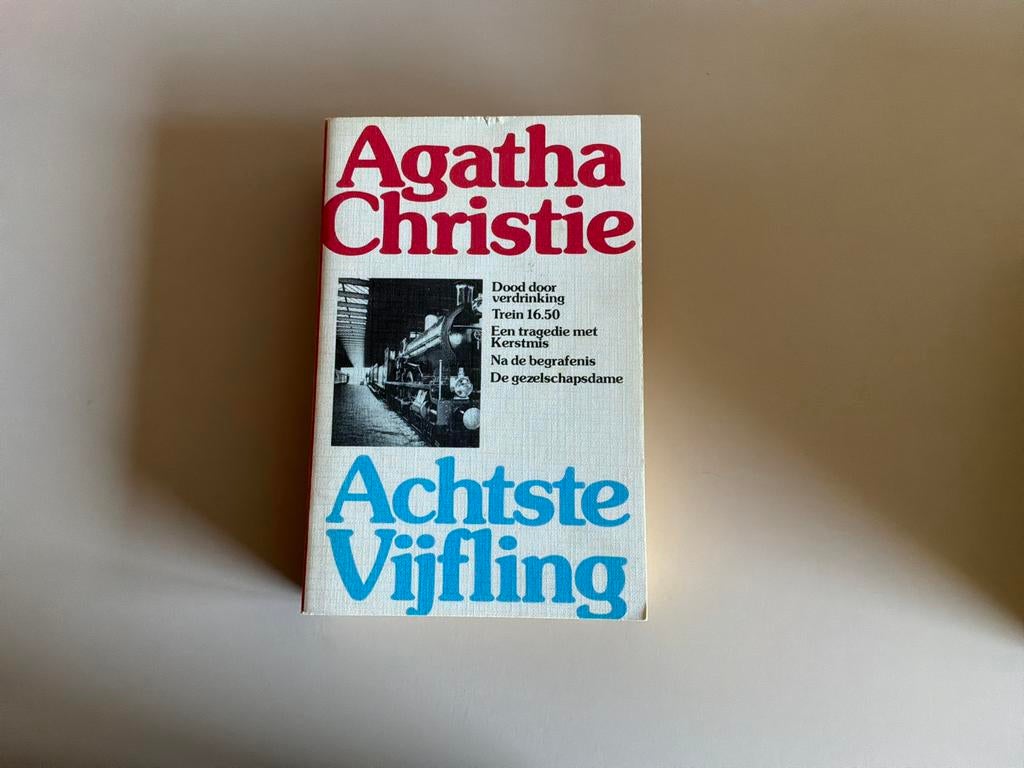 Agatha Christie - Achtste Vijfling (Verhalenbundel), Ophalen of Verzenden, Gelezen