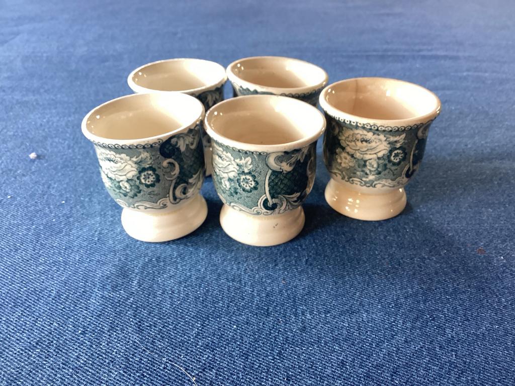 5 eierdopjes Victoria Maastrichts aardewerk, Ophalen of Verzenden