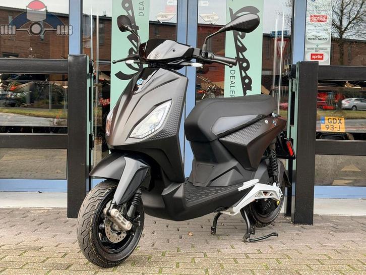 PIAGGIO One Electric, Forever Black (bj 2026), Fietsen en Brommers, Scooters | Piaggio, Nieuw, Overige modellen, Maximaal 45 km/u