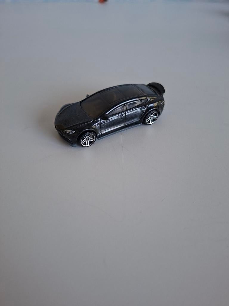 Schaalmodel Tesla, Hobby en Vrije tijd, Modelauto's | Overige schalen, Ophalen of Verzenden, Zo goed als nieuw, Auto