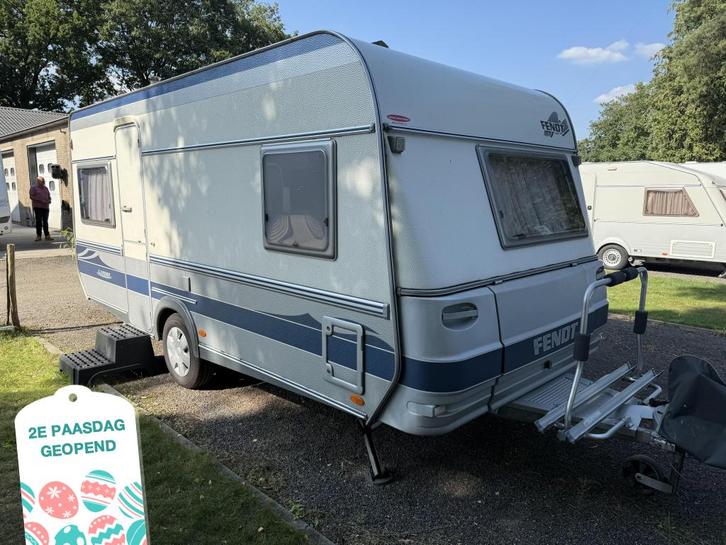 Fendt saphir 470 tfb 2004 incl voortent, luifel, fietsenrek, Caravans en Kamperen, Caravans, tot en met 4, 1000 - 1250 kg, Rondzit
