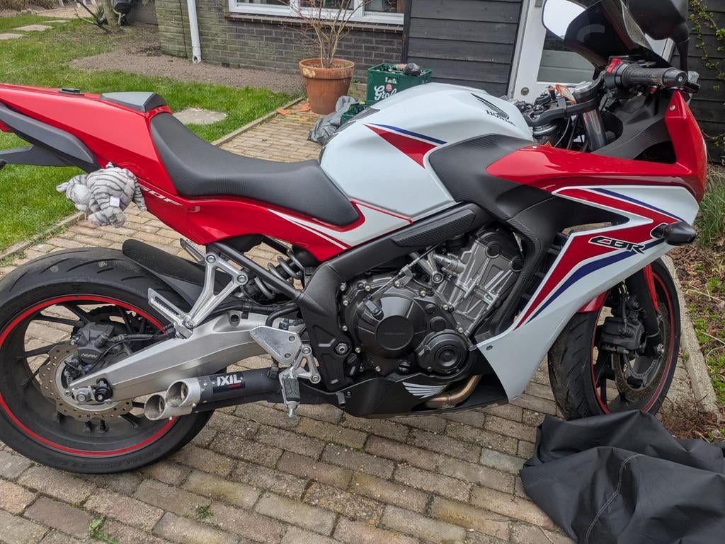 Honda CBR 650F a2 en vol vermogen., Ophalen