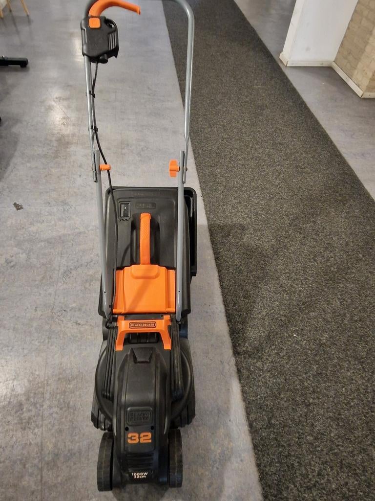 Elektrische Black en dekker grasmaaier, Ophalen, Gebruikt, Elektrische grasmaaier, Black & Decker