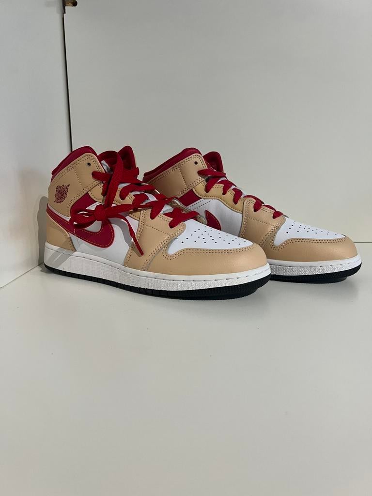 Nike Air Jordan 1 Mid Cardinal Curry Red (GS), ., Nieuw, Ophalen of Verzenden, Sneakers of Gympen