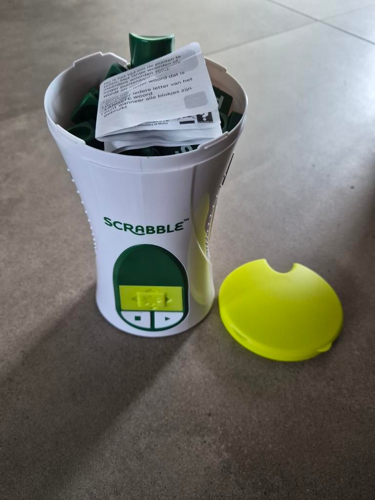Scrabble Reisspel - Compact en Compleet, Hobby en Vrije tijd, Gezelschapsspellen | Bordspellen, Mattel, Ophalen of Verzenden, Zo goed als nieuw