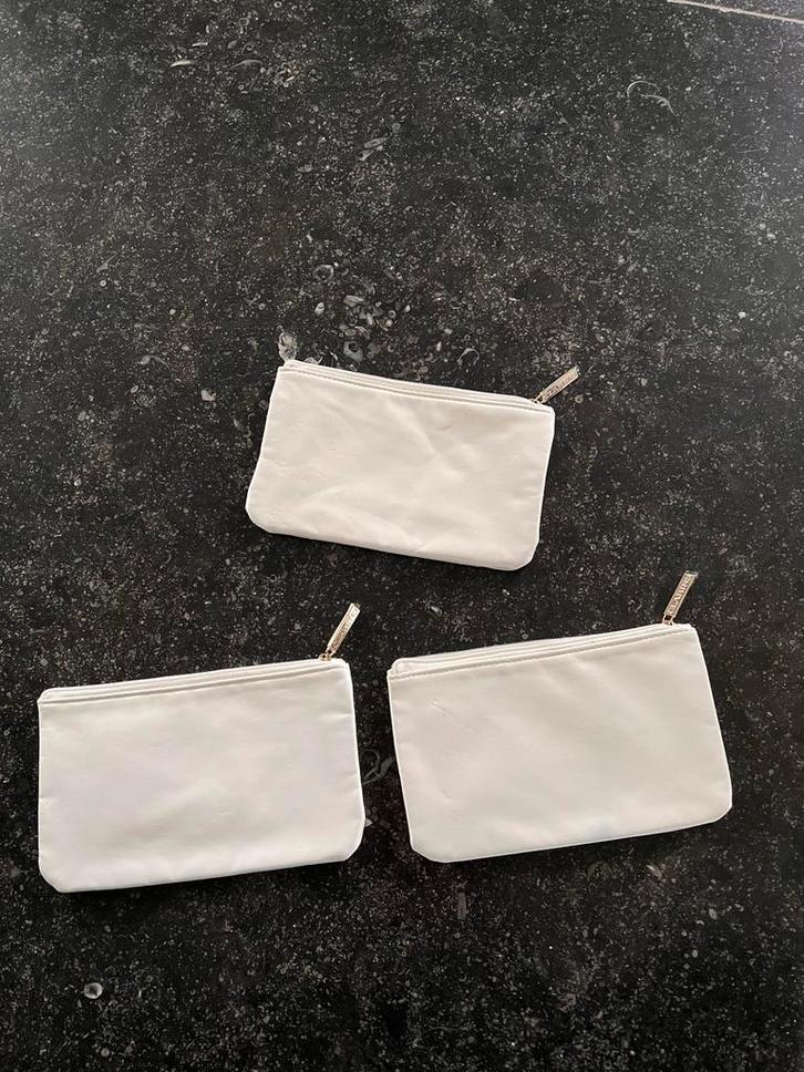 3 Clarins make-uptasjes - glad leer en stof met glitter, Sieraden, Tassen en Uiterlijk, Toilettassen, Nieuw, Dame, Wit, Verzenden