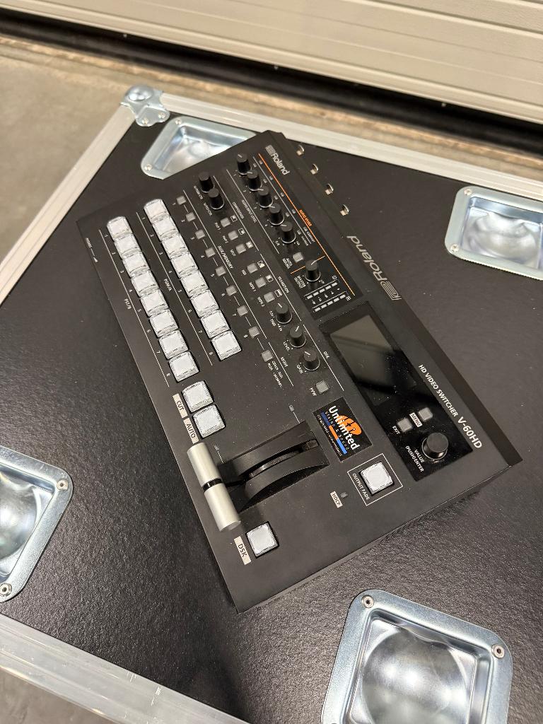 Roland V-60HD (2 Stuks beschikbaar), Audio, Tv en Foto, Ophalen of Verzenden, Gebruikt, Video