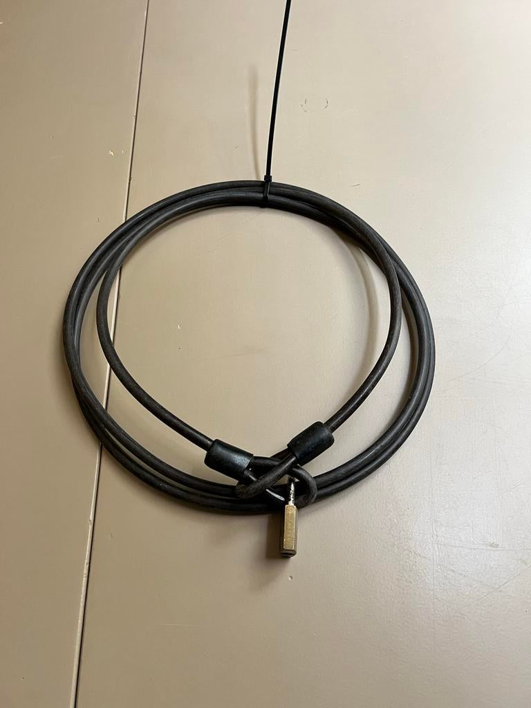 20 stuks Terrassluiting: staalkabel met hangslot 3 meter, Ophalen of Verzenden, Gebruikt