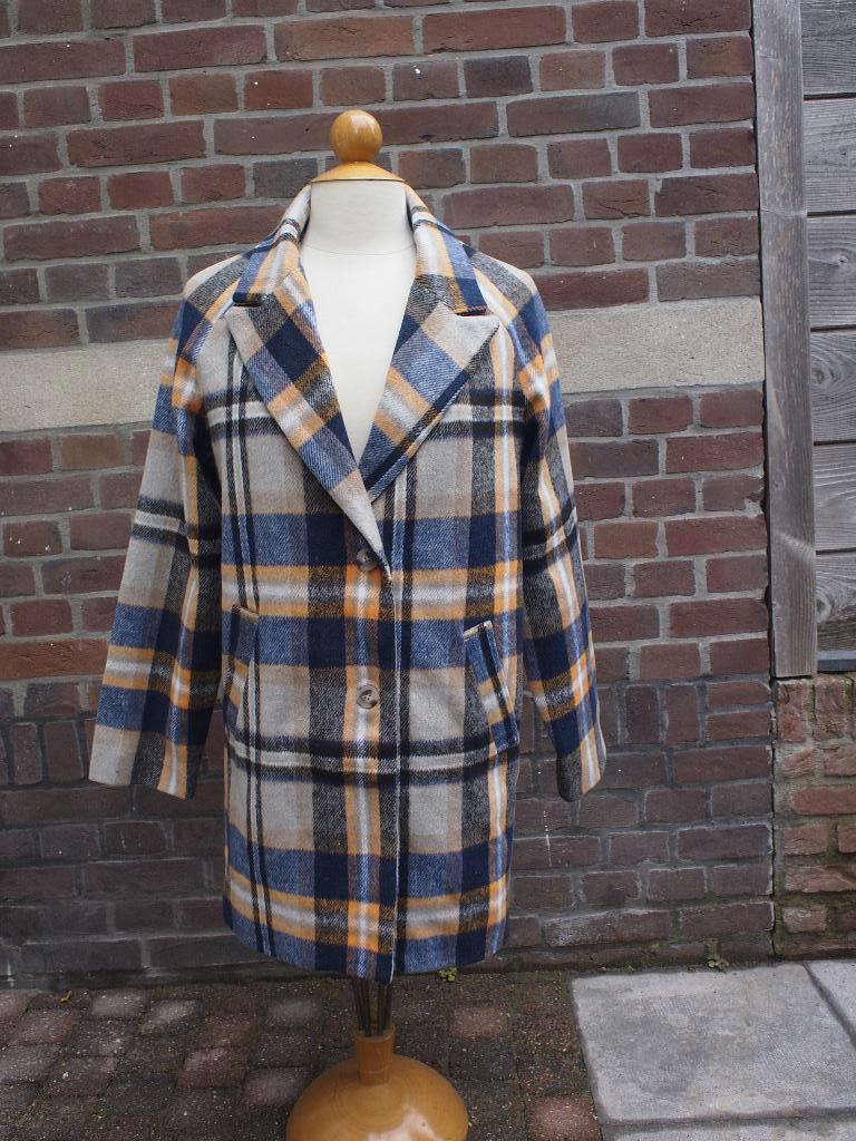 Mooie geblokte winterjas maat M, Kleding | Dames, Ophalen of Verzenden, Zo goed als nieuw, Maat 38/40 (M), Blauw