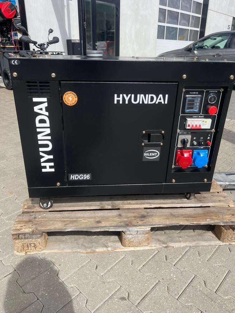 Hyundai HDG96 Generator - Motor loopt, geeft geen stroom, Doe-het-zelf en Verbouw, Ggggg, Gebruikt, Elektrisch startend, Ggggg