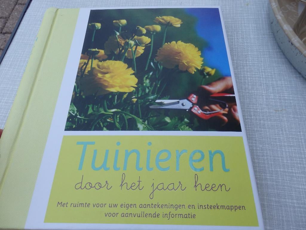 Tuinieren door het hele jaar heen, Ophalen of Verzenden, Zo goed als nieuw, Tuinieren en Tuinplanten
