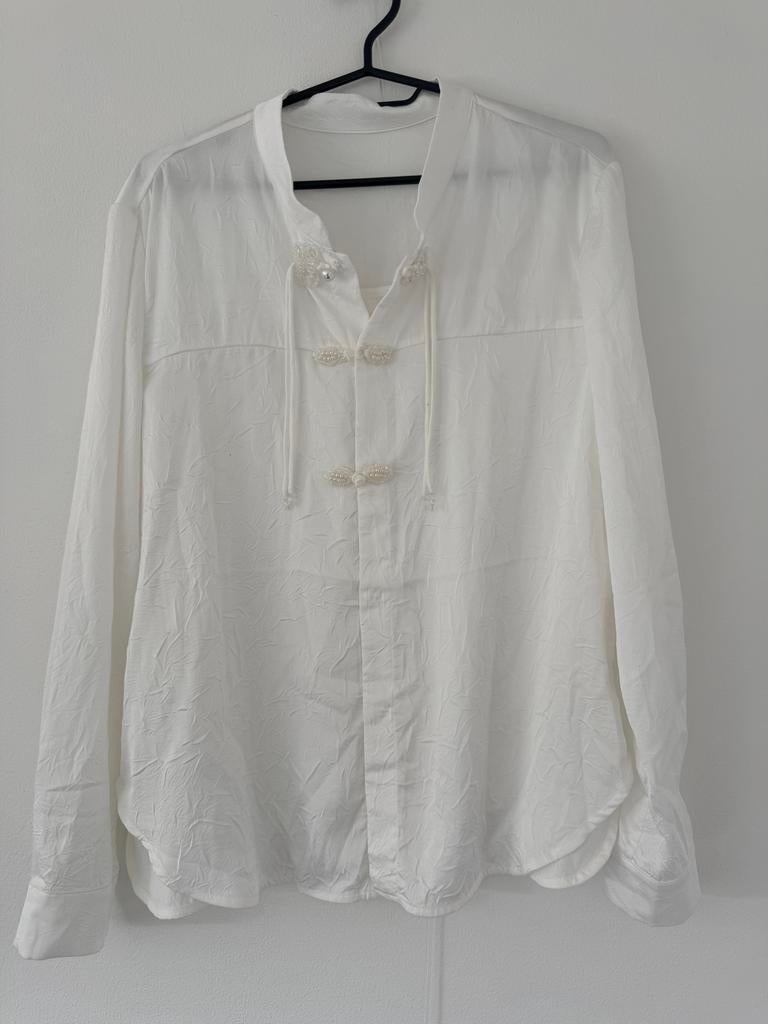 Witte blouse met parelknoopjes, Ophalen of Verzenden, Nieuw, Maat 38/40 (M), Wit