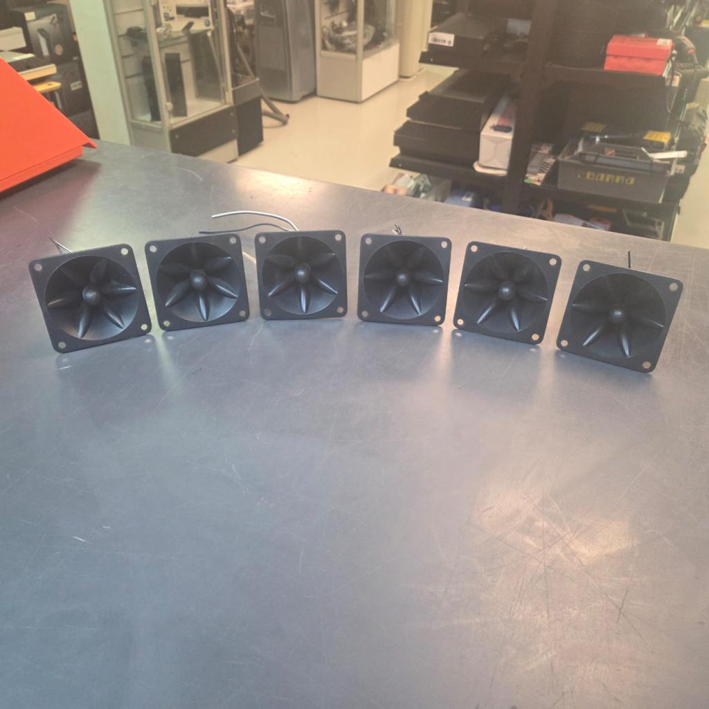 Piezo Speaker - 85x85 mm, 75/150 W, 4-8 Ohm, 5-20 kHz, 94 dB, Flex Ltd., Zo goed als nieuw, https://flex.com/contact-us, Nobelstraat 10, 5807 GA Oostrum LB, Limburg, Nederland