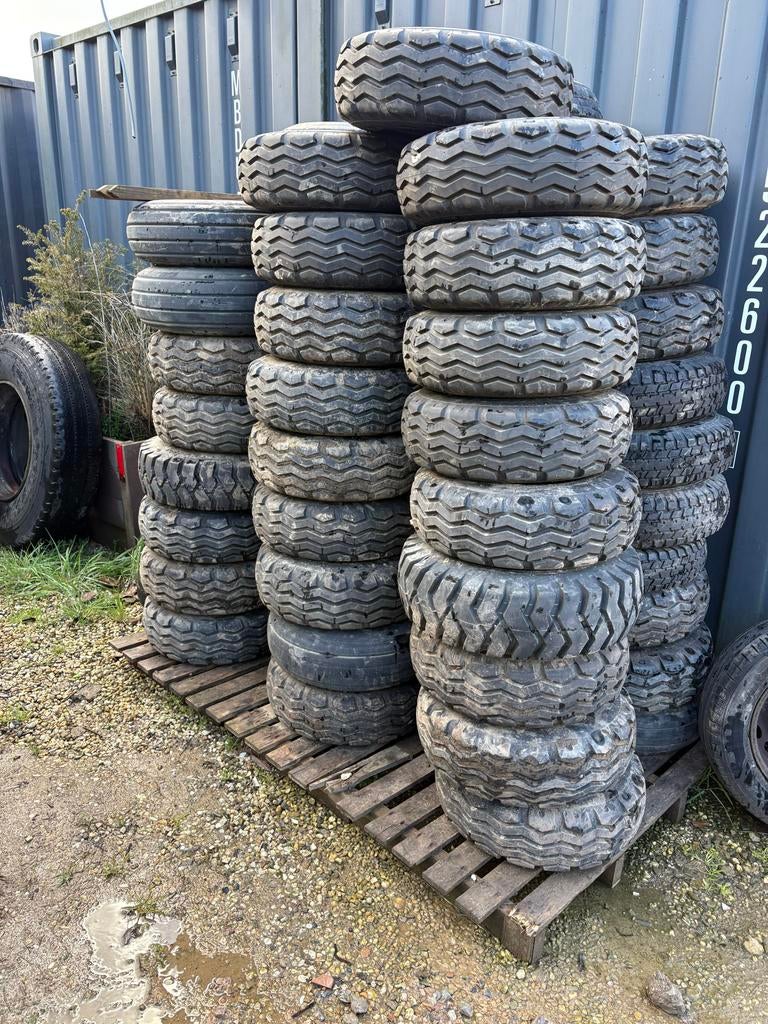 Wielen met velg voor onder een chalet, Gebruikt, Banden en Velgen, Zomerbanden, Ophalen