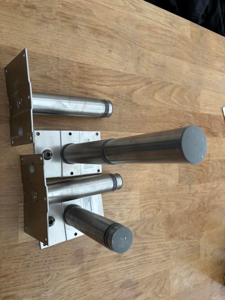 IKEA GODMORGON verstelbare poten onderstel, Ophalen, Gebruikt, Zilver, Metaal