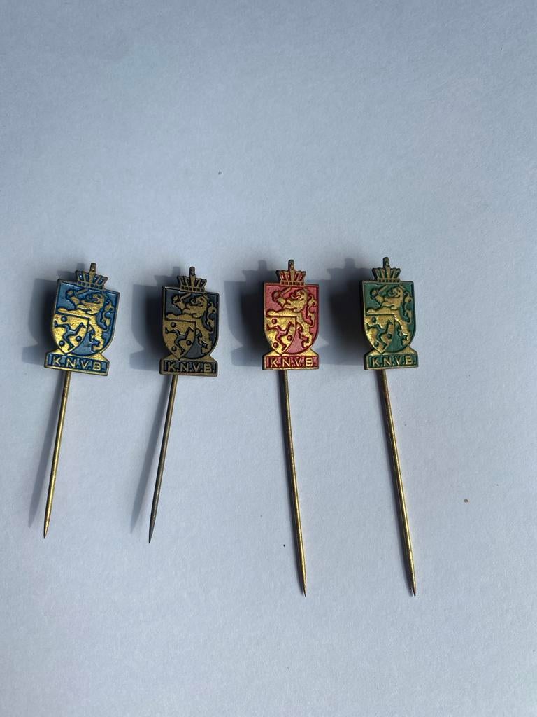 Vintage KNVB Speldje - Voetbalbond Collectible, Verzamelen, Ophalen of Verzenden, Gebruikt, Sport, Speldje of Pin