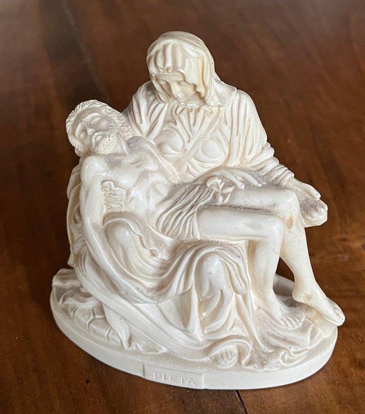 Beeldje Pietà, Verzamelen, Beelden en Beeldjes, Zo goed als nieuw, Mens, Ophalen of Verzenden