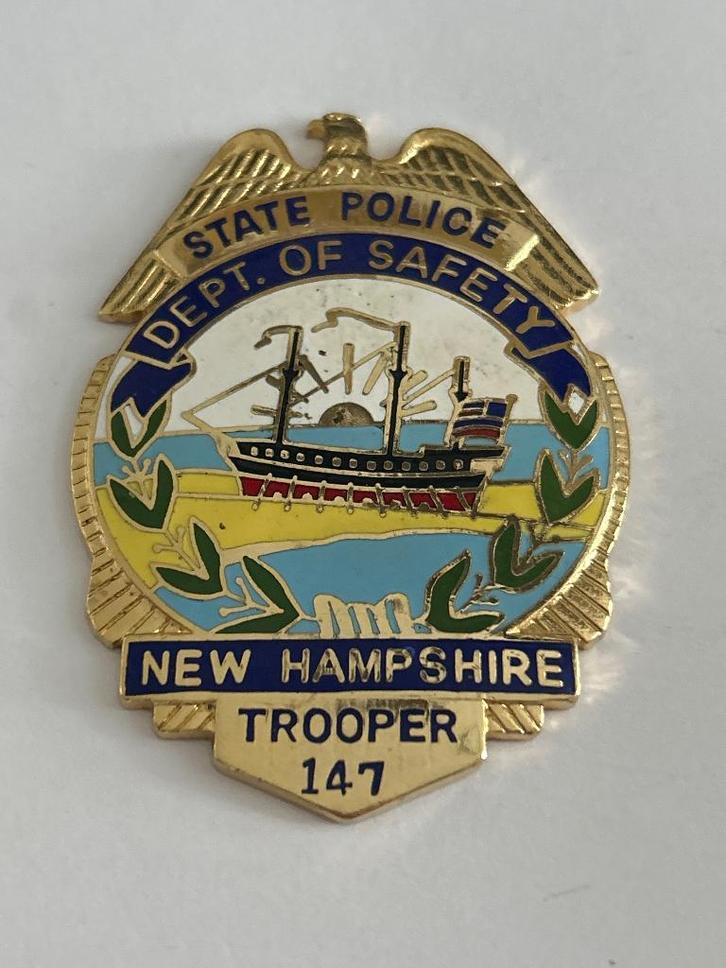 New Hampshire State Police badge emaille Trooper 147 (USA), Verzamelen, Militaria | Algemeen, Landmacht, Embleem of Badge, Amerika