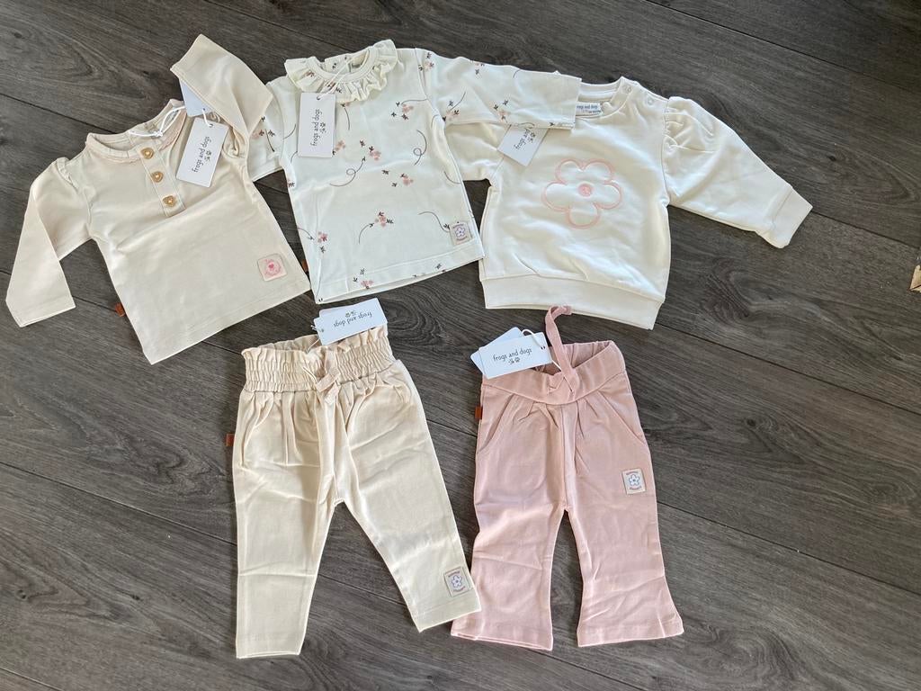 FROGS AND DOGS setje nieuw mt 50-56, Kinderen en Baby's, Babykleding | Maat 50, Ophalen of Verzenden, Nieuw, Meisje, Broekje