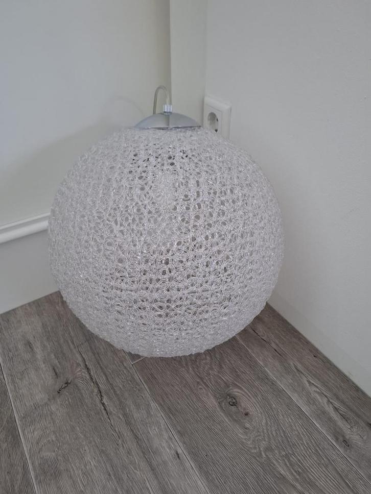 Witte ronde hanglamp - zo goed als nieuw, Huis en Inrichting, Lampen | Hanglampen, Zo goed als nieuw, Minder dan 50 cm, Kunststof