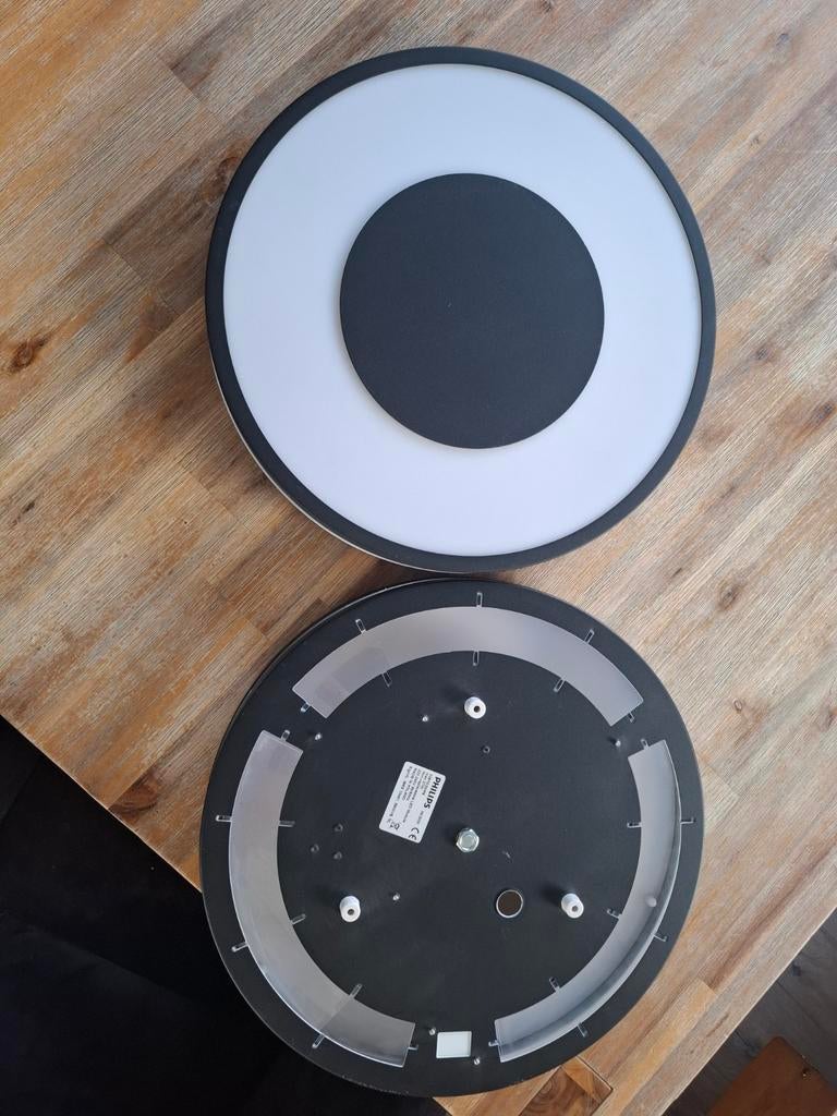 2x Philips HUE Being Plafondlamp, Ophalen of Verzenden, Zo goed als nieuw, Metaal, Modern, minimalistisch