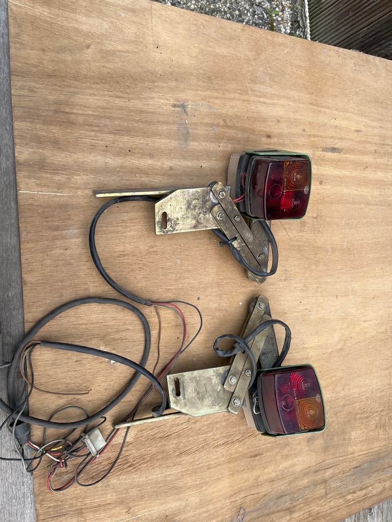 Uitklapbare achterlichten voor Fendt tractor, Ophalen