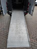 Oprijplaat bedrijfswagen / rolstoelbus, Ophalen